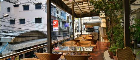 Breakfast, lunch, dinner served; local and international cuisine