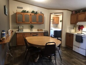 雪櫃、微波爐、焗爐、爐具