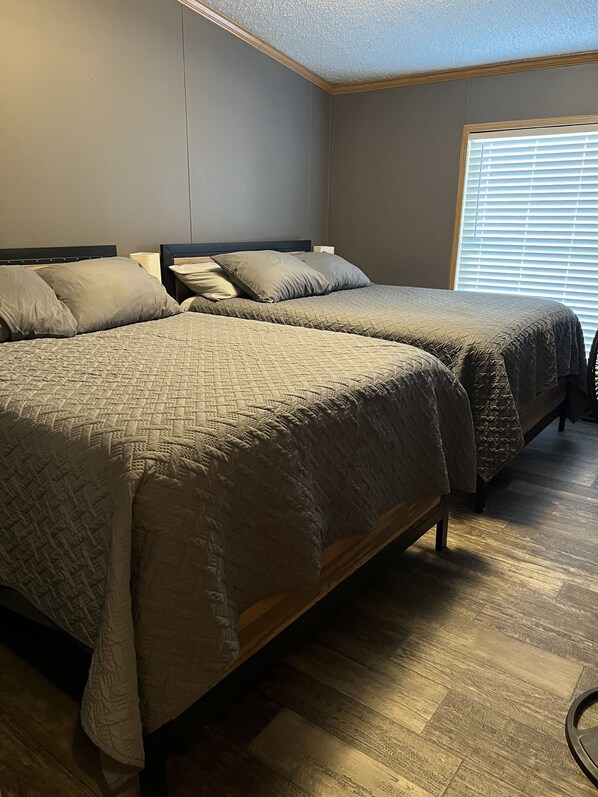 3 chambres, fer et planche à repasser, Wi-Fi, draps fournis