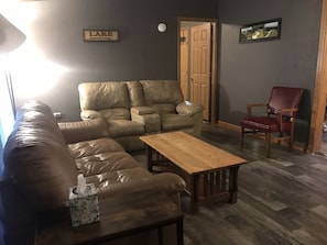 Smart TV, DVD player, books - Rathbun Lake, Deer Run Rental, & Fully Furnished Cabin! (Moravia)