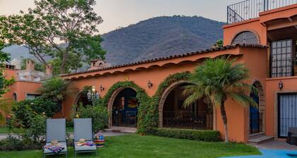 Casita Grande - Casa Del Angel Feliz in a Pueblo Magico!