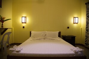 Room, 1 Queen Bed | Individually decorated, desk, blackout drapes, rollaway beds - Mermaid Paradises JR Resort (San Vicente)