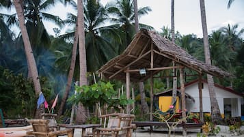 Breakfast, lunch, dinner served; Filipino cuisine