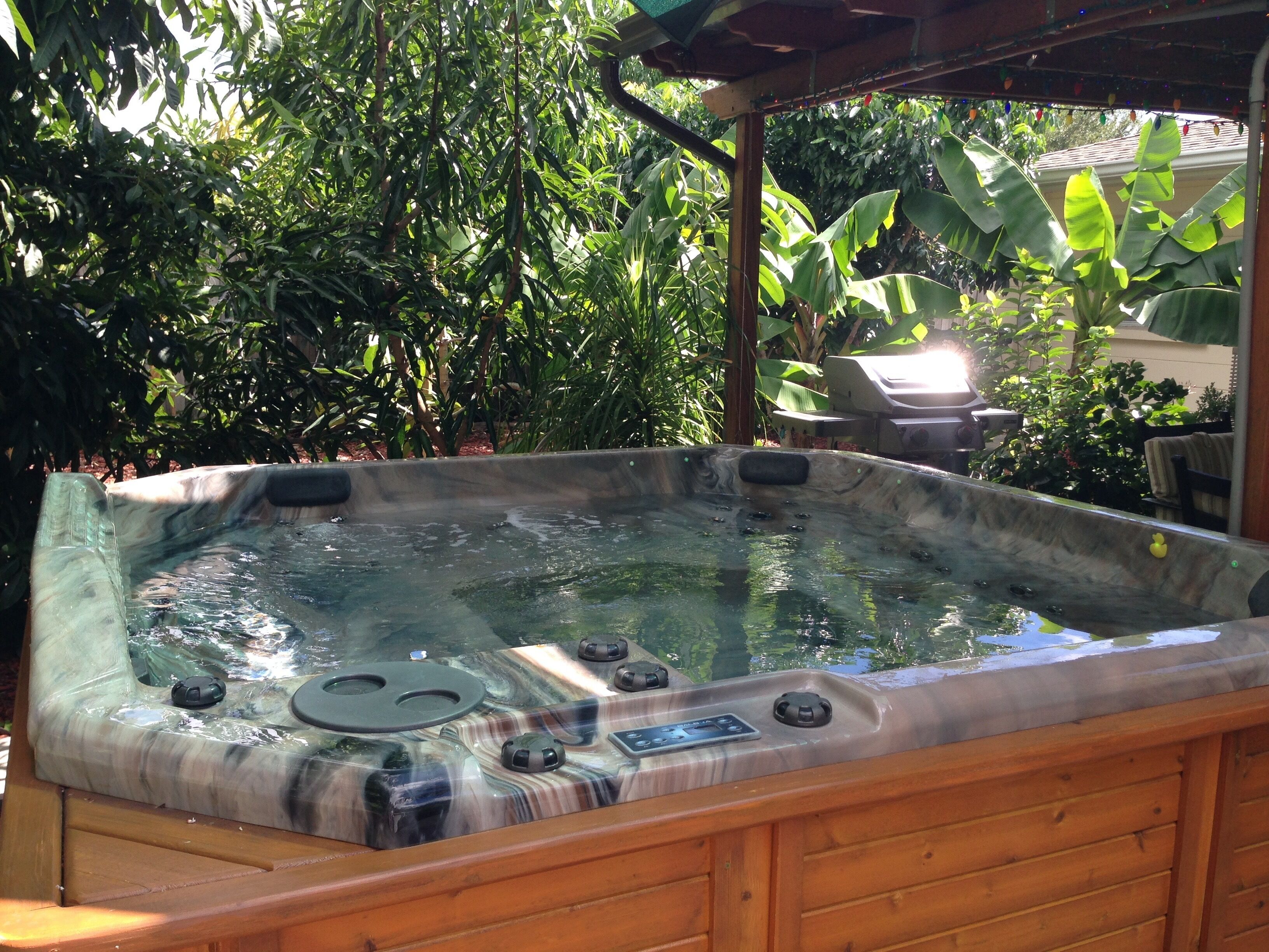 Outdoor spa tub