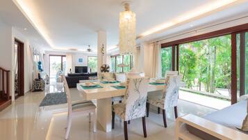 Makan di kamar