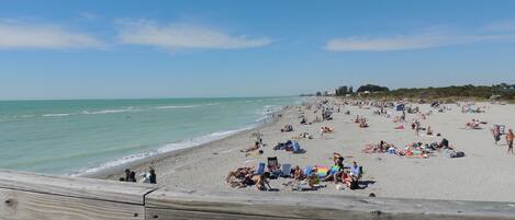 Beach nearby, sun-loungers, beach towels