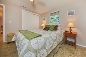 2 室のベッドルーム、アイロン / アイロン台、WiFi (無料)、ベッドシーツ