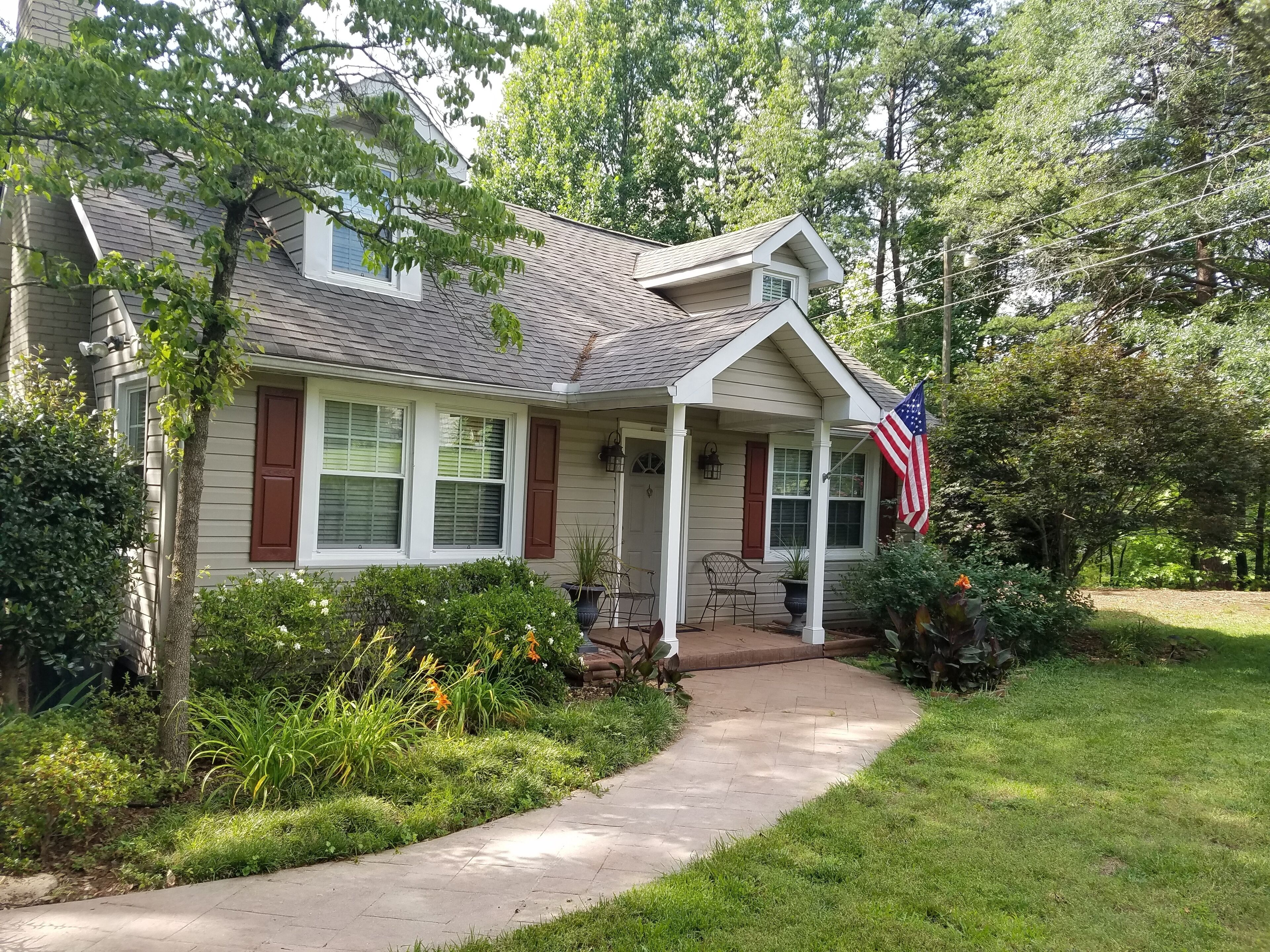 Quaint Cottage Just on the Edge of Town near the Swamp Rabbit Trail