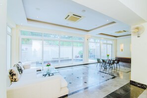 Televisión de pantalla plana