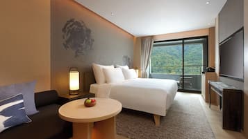 Premium bedding, minibar (free items), in-room safe, desk