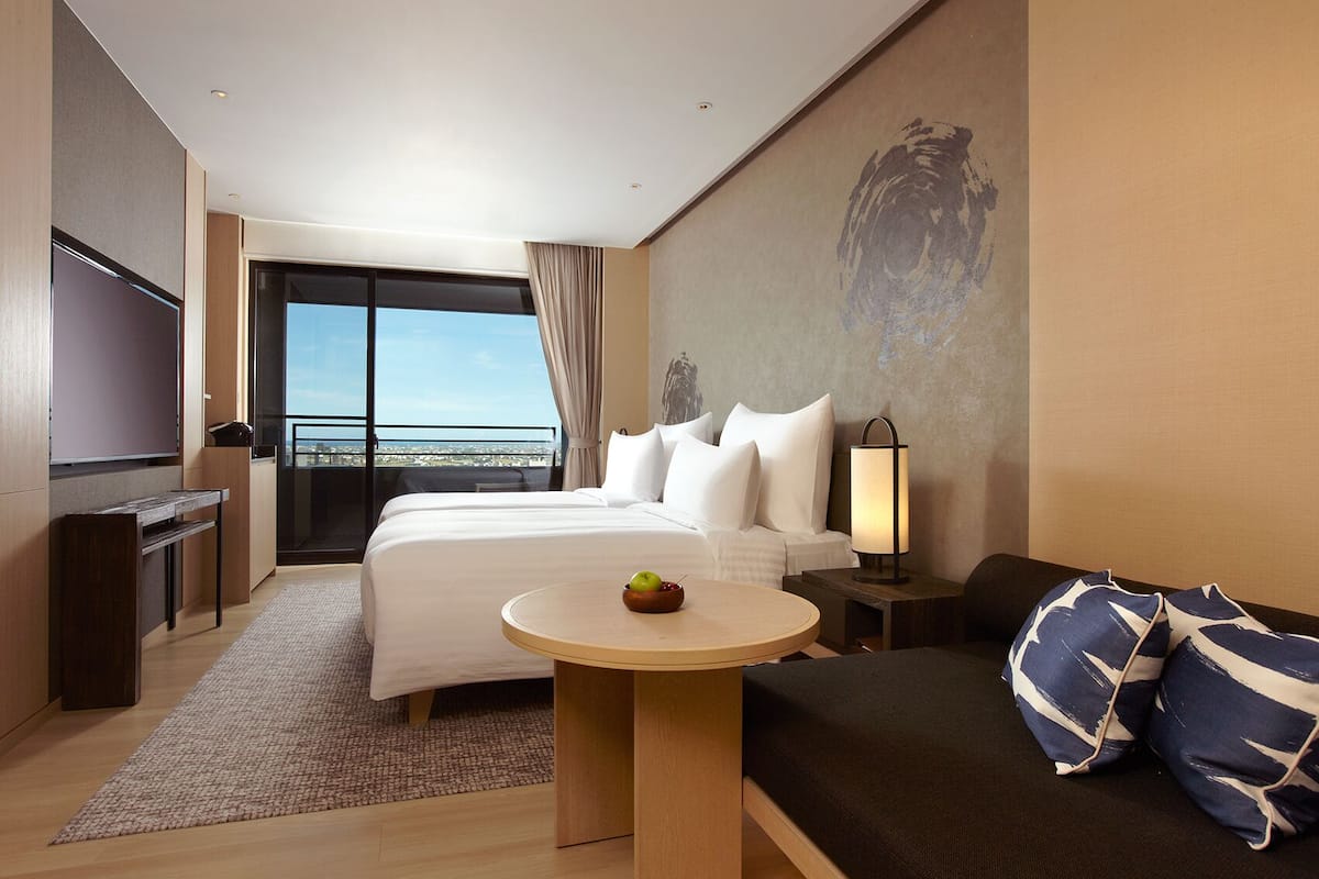 Habitación superior con 2 camas individuales (Main building) | Ropa de cama de alta calidad y artículos del minibar gratis