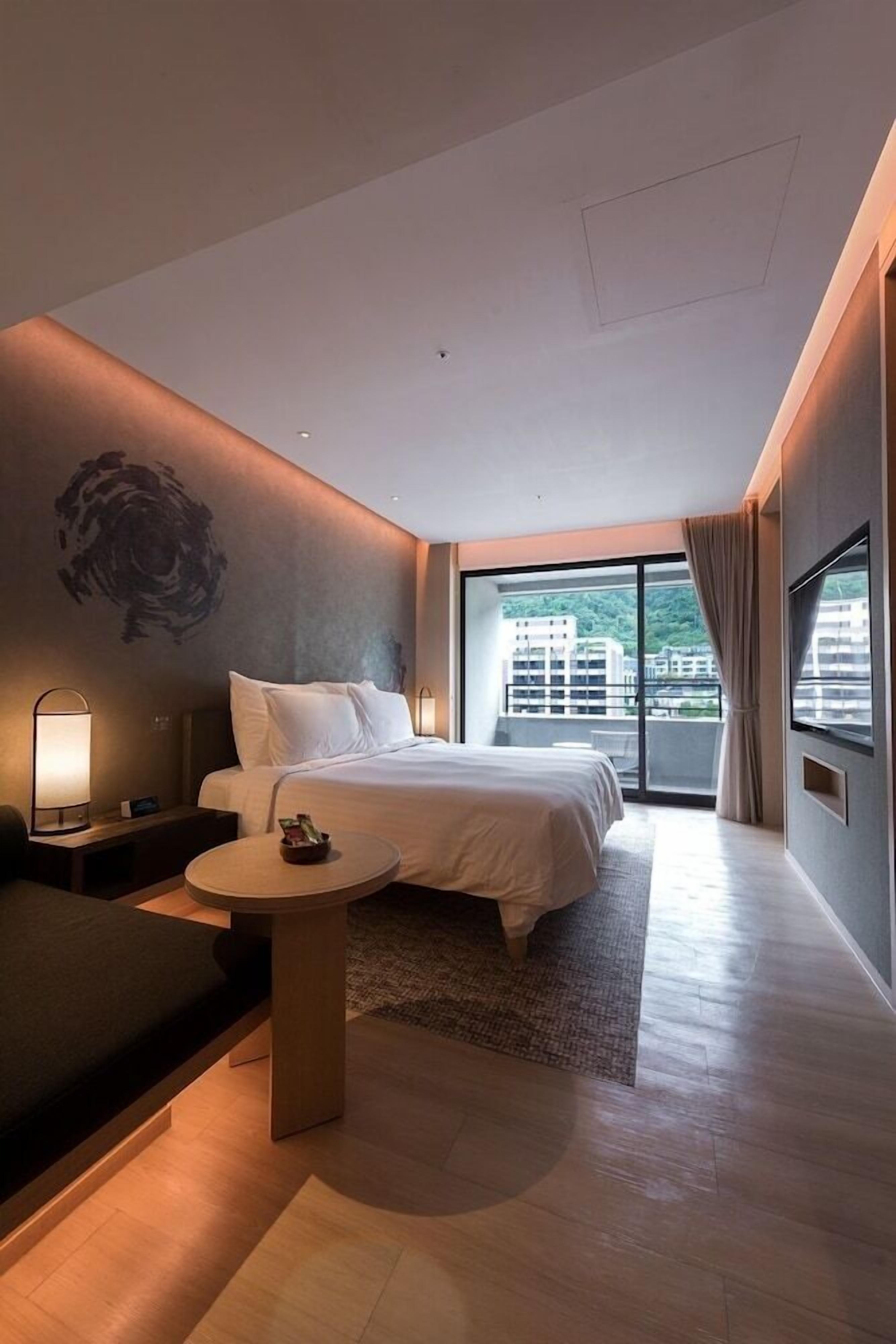 Premium bedding, free minibar, in-room safe, individually decorated