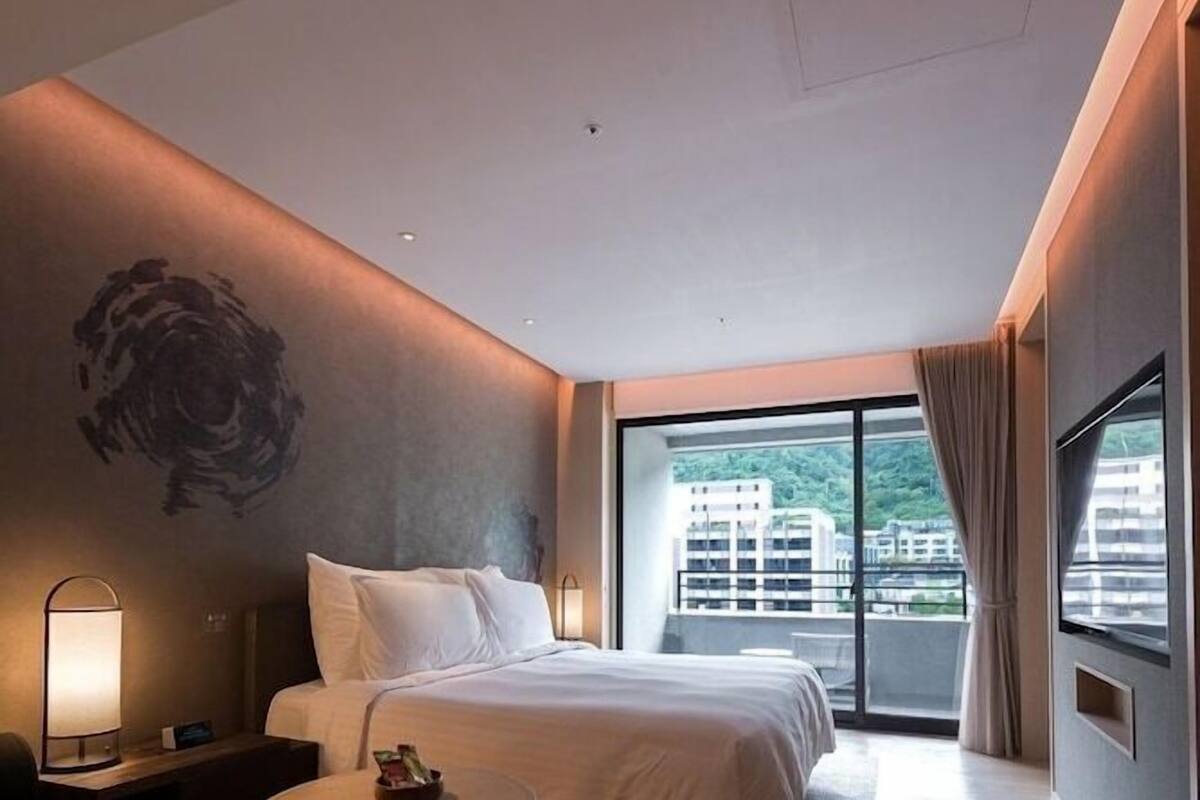 Premium bedding, free minibar, in-room safe, individually decorated