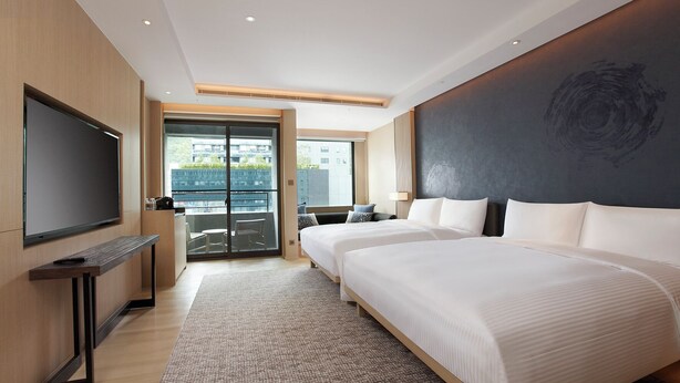 HILL Deluxe Reserve Patio Twin Room