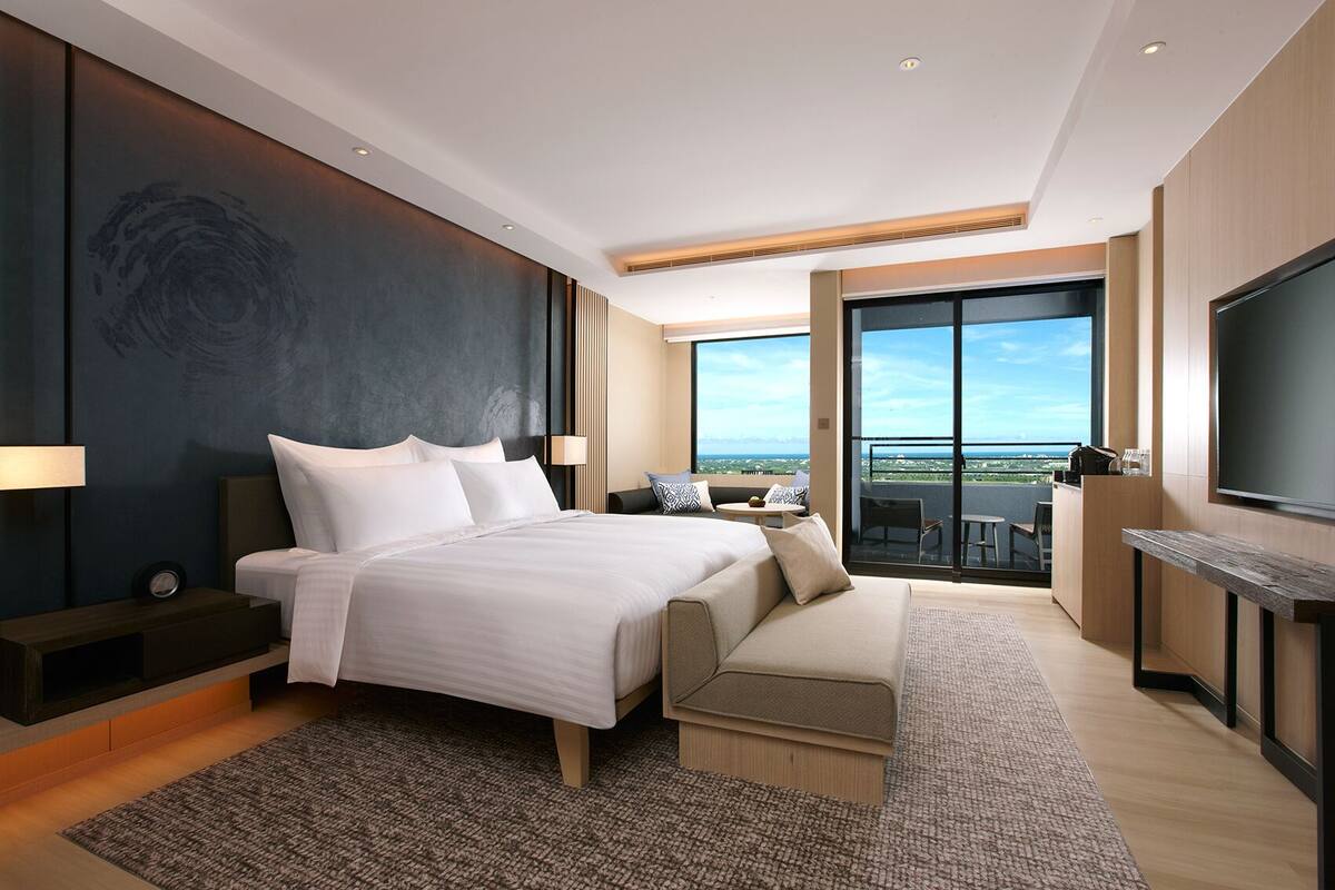 ห้องดีลักซ์ดับเบิล (Reserve building, 1 king) | เครื่องนอนระดับพรีเมียม, มินิบาร์ฟรี, ตู้นิรภัยในห้องพัก, โต๊ะทำงาน