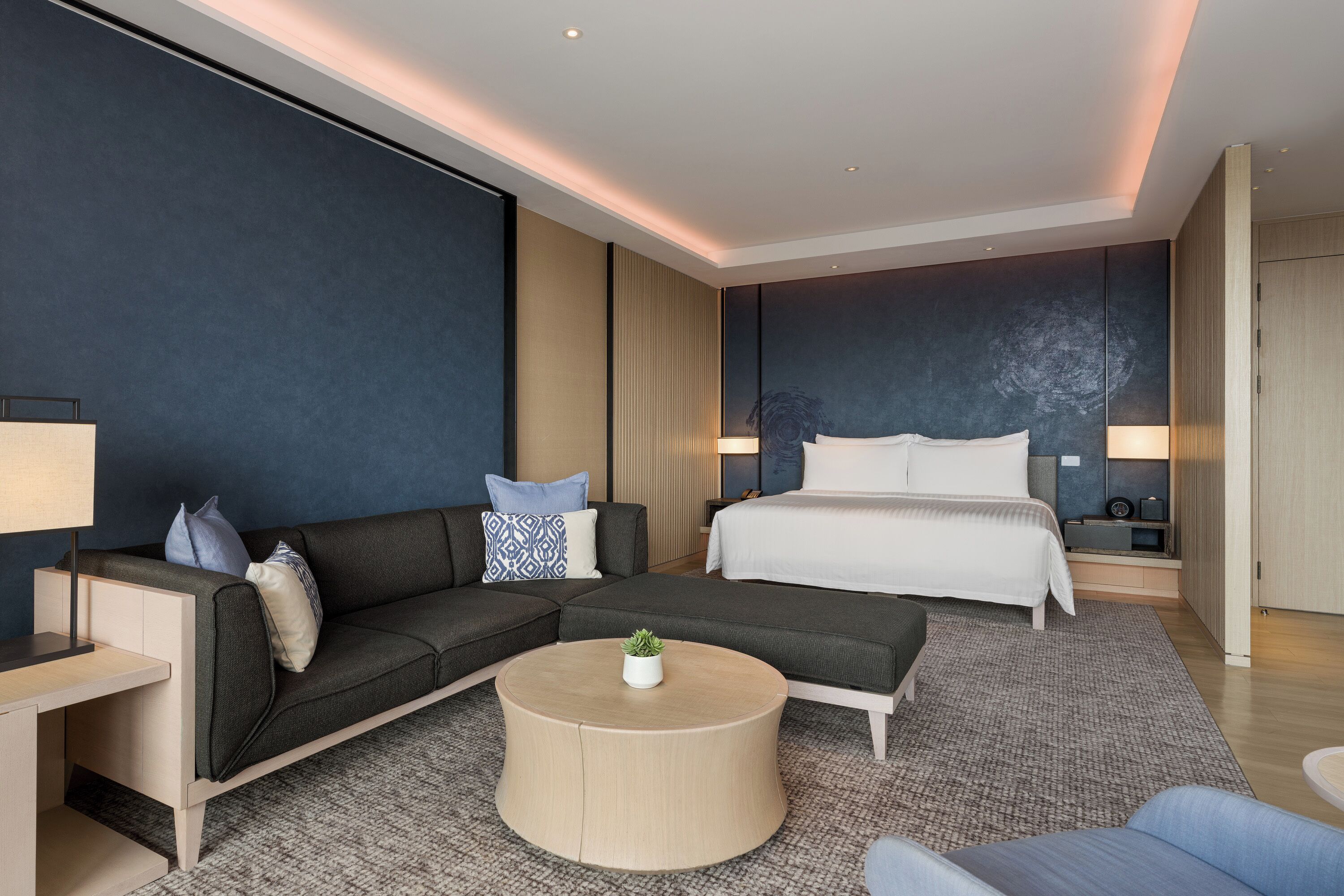 HILL Deluxe Reserve Patio Room (Reserve building, 1 king) | Premium bedding, minibar (free items), in-room safe, desk
