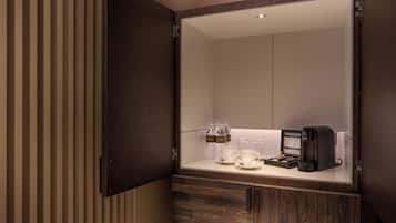 Premium bedding, minibar (free items), in-room safe, desk