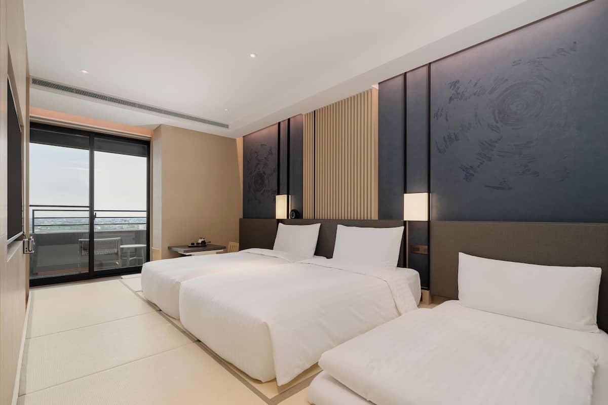 Habitación superior, varias camas | Ropa de cama de alta calidad y artículos del minibar gratis