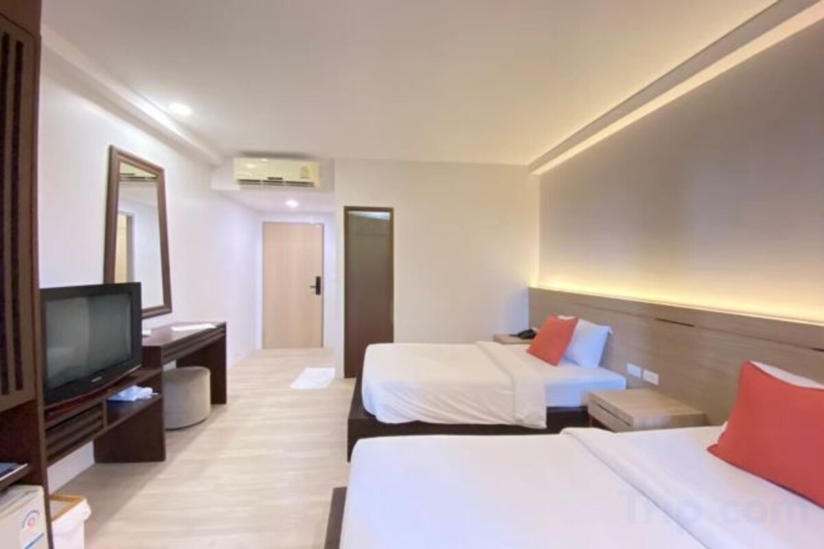 Minibar, rollaway beds (surcharge), WiFi (free)
