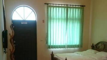 Standardværelse til 4 personer - bjergudsigt | Mørklægningsgardiner, lydisolering, ekstra senge (tillægsgebyr)