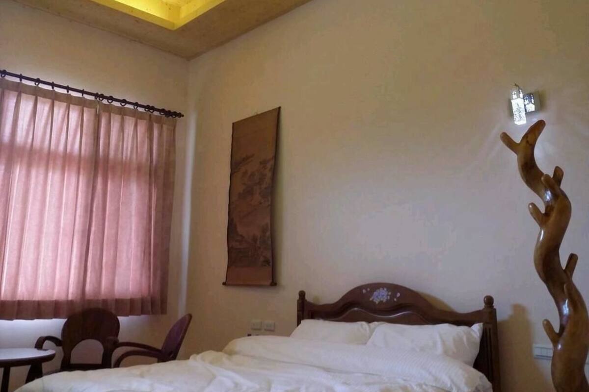 Habitación doble estándar, vista a la montaña | Cortinas blackout, insonorización, camas extra y wifi gratis
