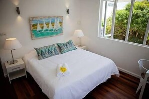 Tweepersoonskamer, uitzicht op tuin | Luxe beddengoed, geluiddichte muren, gratis wifi, beddengoed