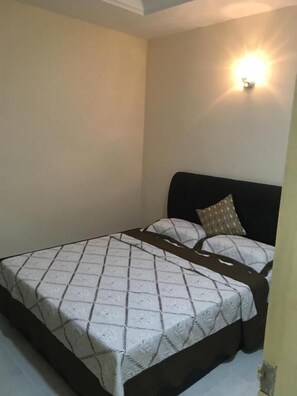 1 bedroom, minibar, desk, iron/ironing board