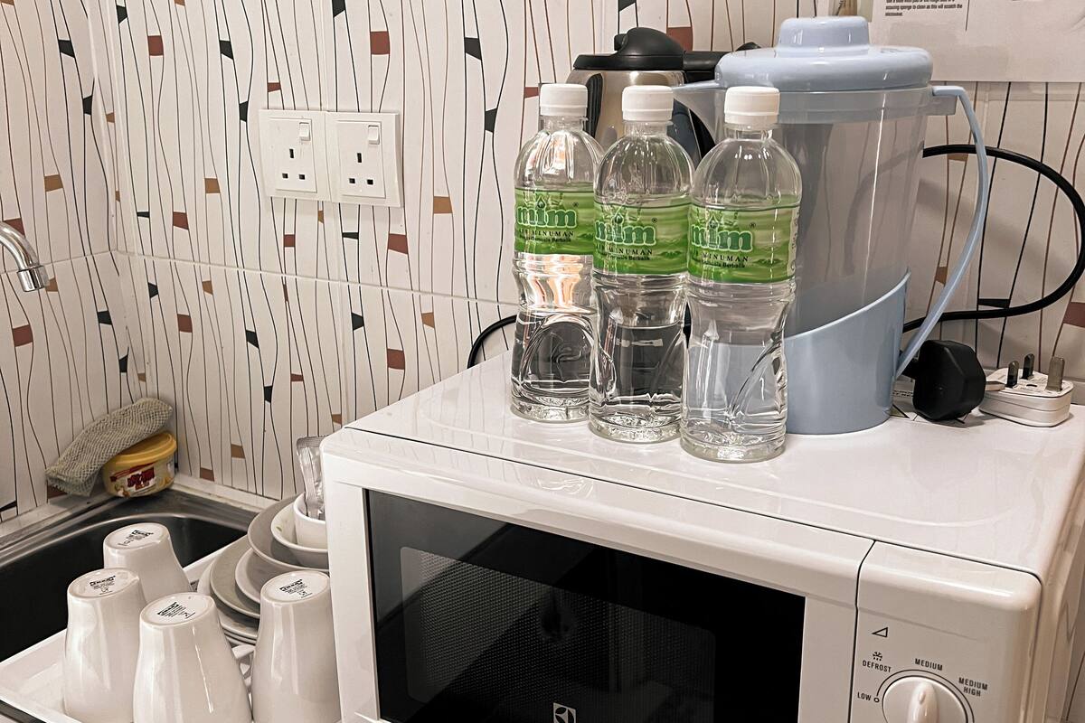 fridge, microwave, dishwasher, coffee/tea maker