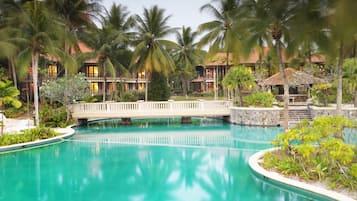 Outdoor pool, sun loungers