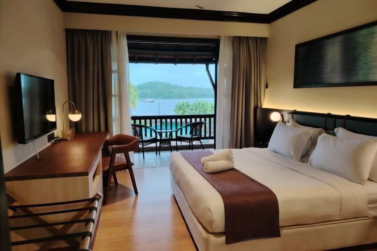 Minibar, in-room safe, desk, soundproofing