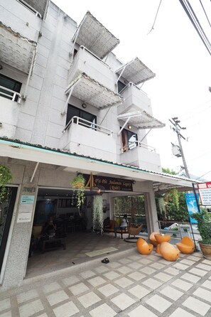 Property entrance - Andaman Legacy Guest House (Krabi)