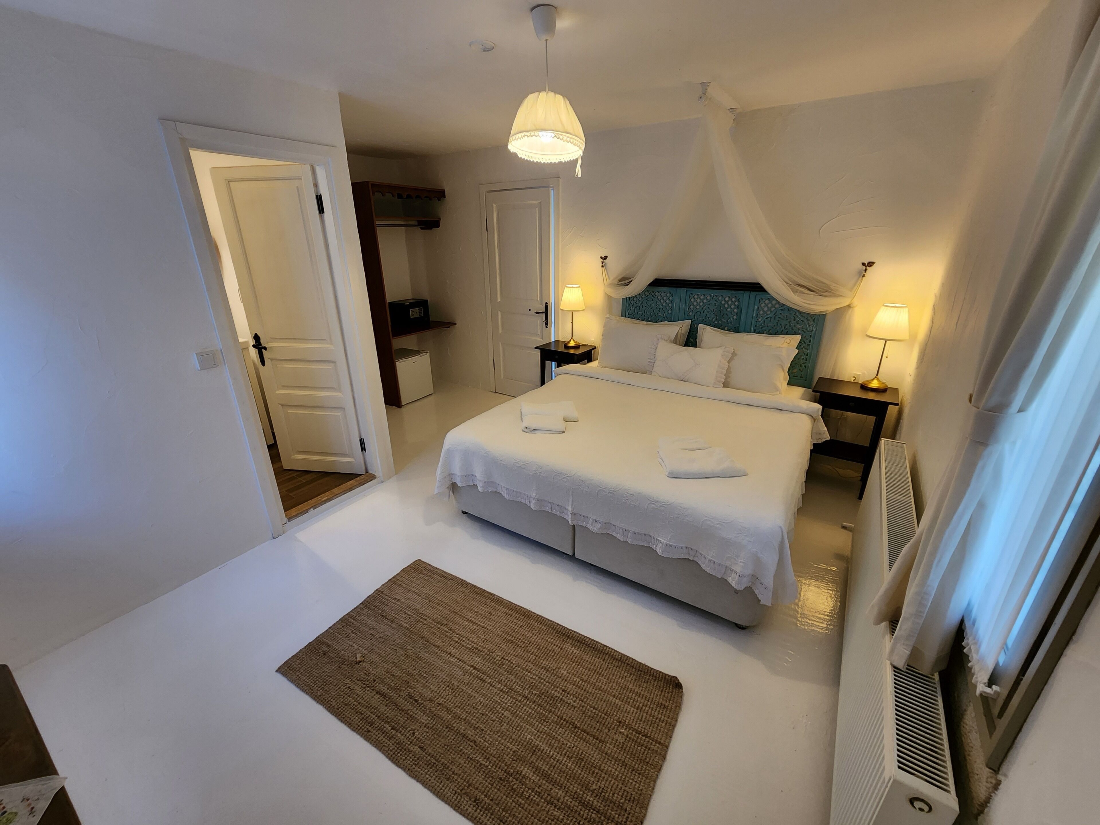 standard double room, garden view, ground floor | minibar, in-room safe, iron/ironing board, free wifi