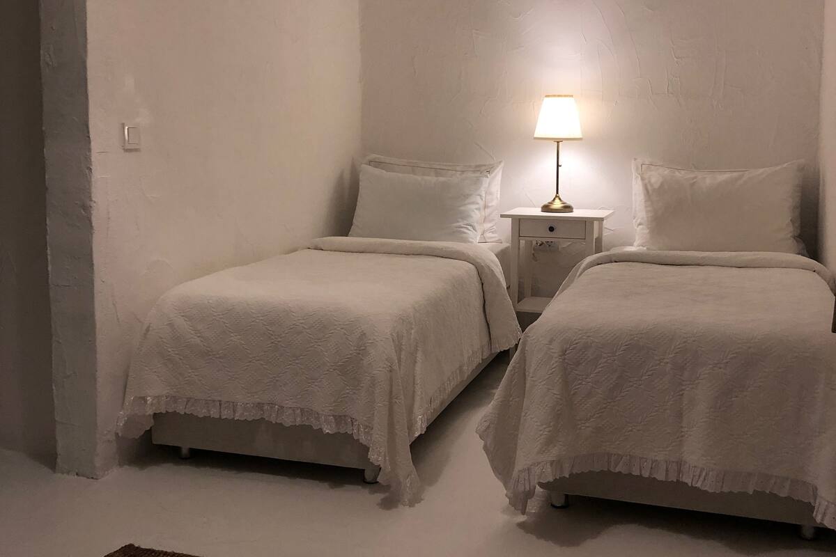 Minibar y caja de seguridad en la habitación 