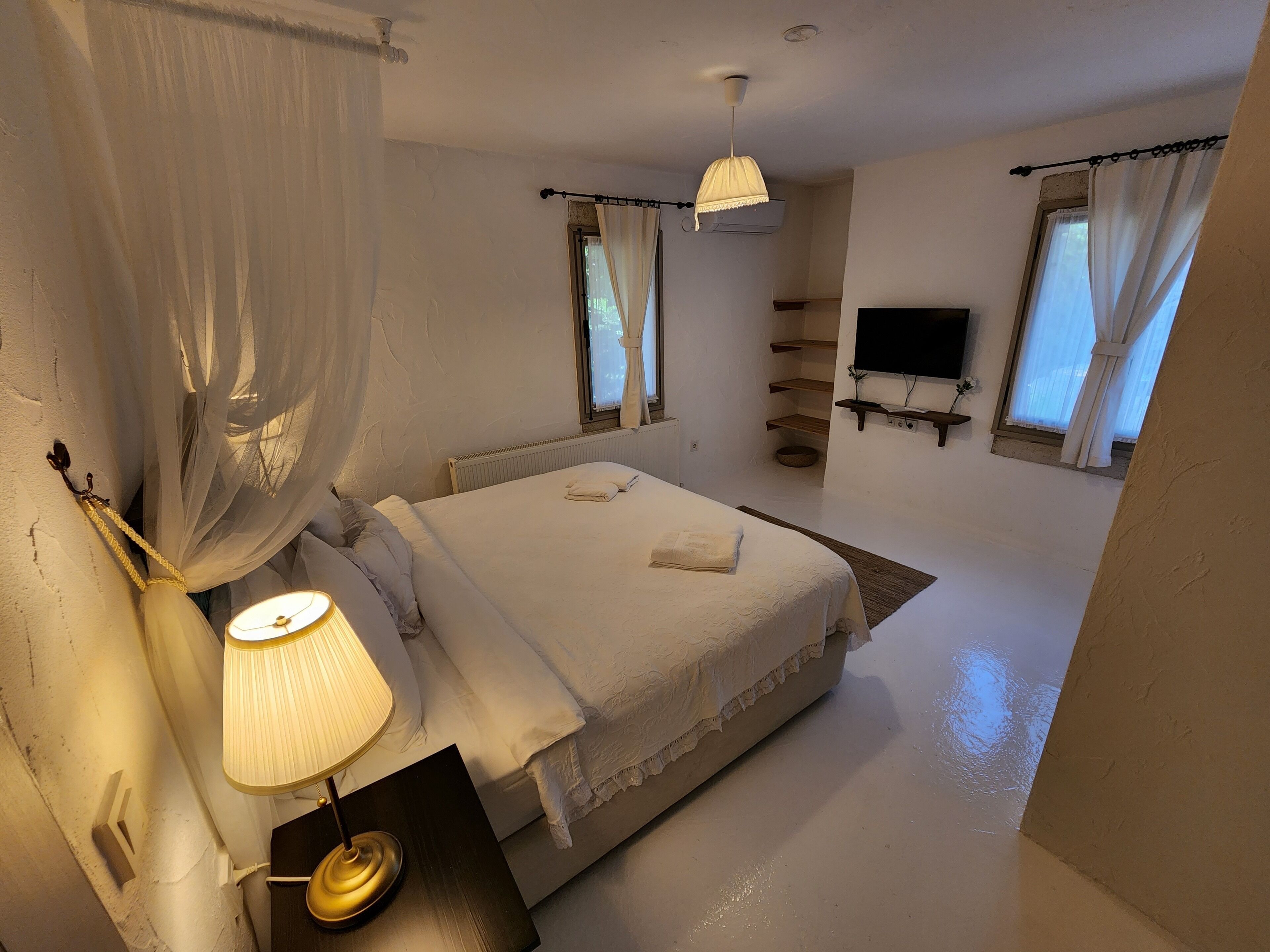 standard double room, garden view, ground floor | minibar, in-room safe, iron/ironing board, free wifi