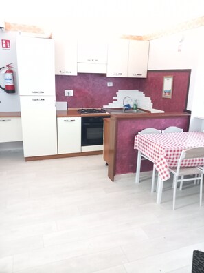 Apartment, Private Bathroom, Garden View (Appartamento Martina) | Shared kitchen