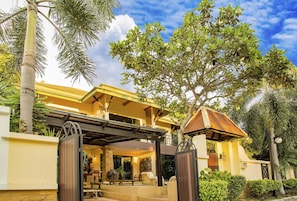 Exterior - Natcha Pool Villa Pattaya (Pattaya)