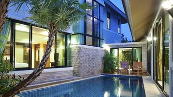 Outdoor pool, a natural pool