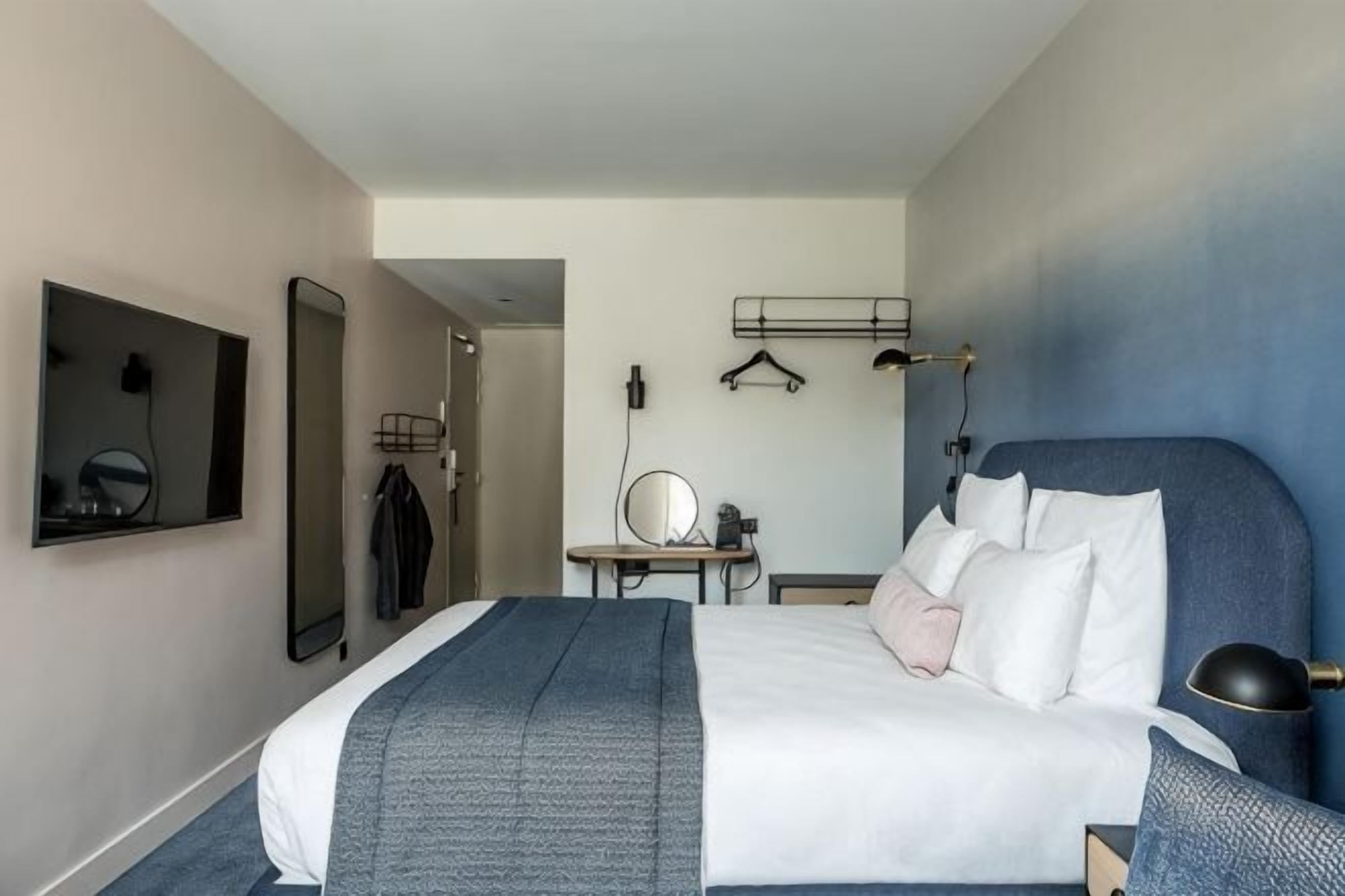 Roupas de cama premium, cofres nos quartos, individualmente decorados