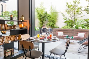 Daily buffet breakfast (EUR 15.00 per person) - L'IMPRIMERIE Hôtel (Clichy)