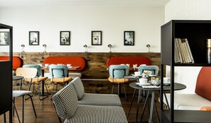 Daily buffet breakfast (EUR 15.00 per person) - L'IMPRIMERIE Hôtel (Clichy)