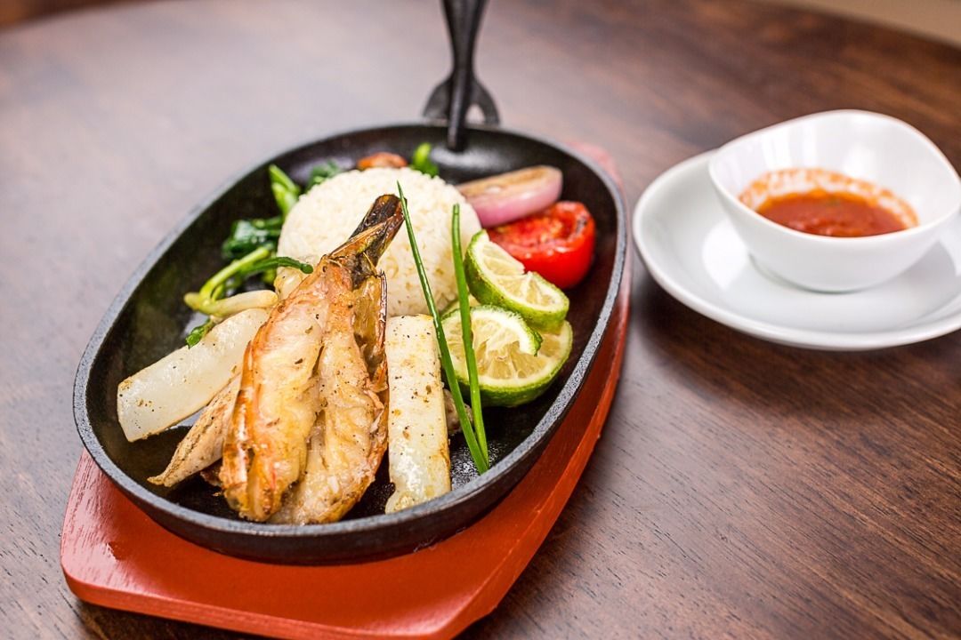 breakfast, lunch, dinner served; local and international cuisine