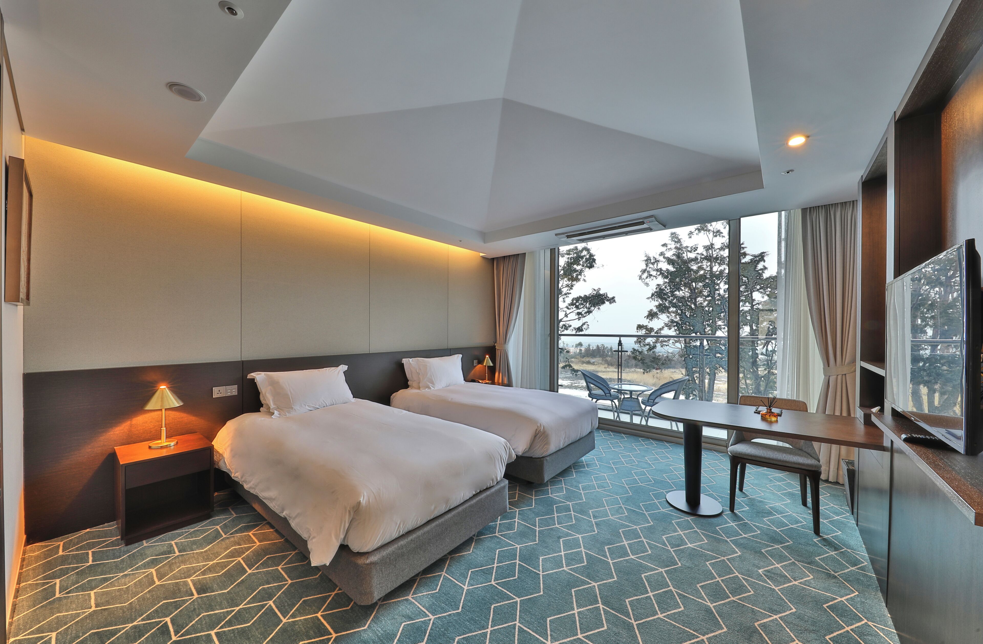 [Hotel] Family Twin | Individually decorated, individually furnished, blackout curtains