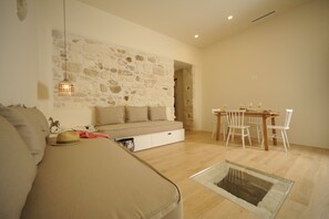 Apartment, 1 Bedroom | Living area | 32-inch Smart TV with satellite channels, TV - Veranda Rossa Suites (Rethymno)