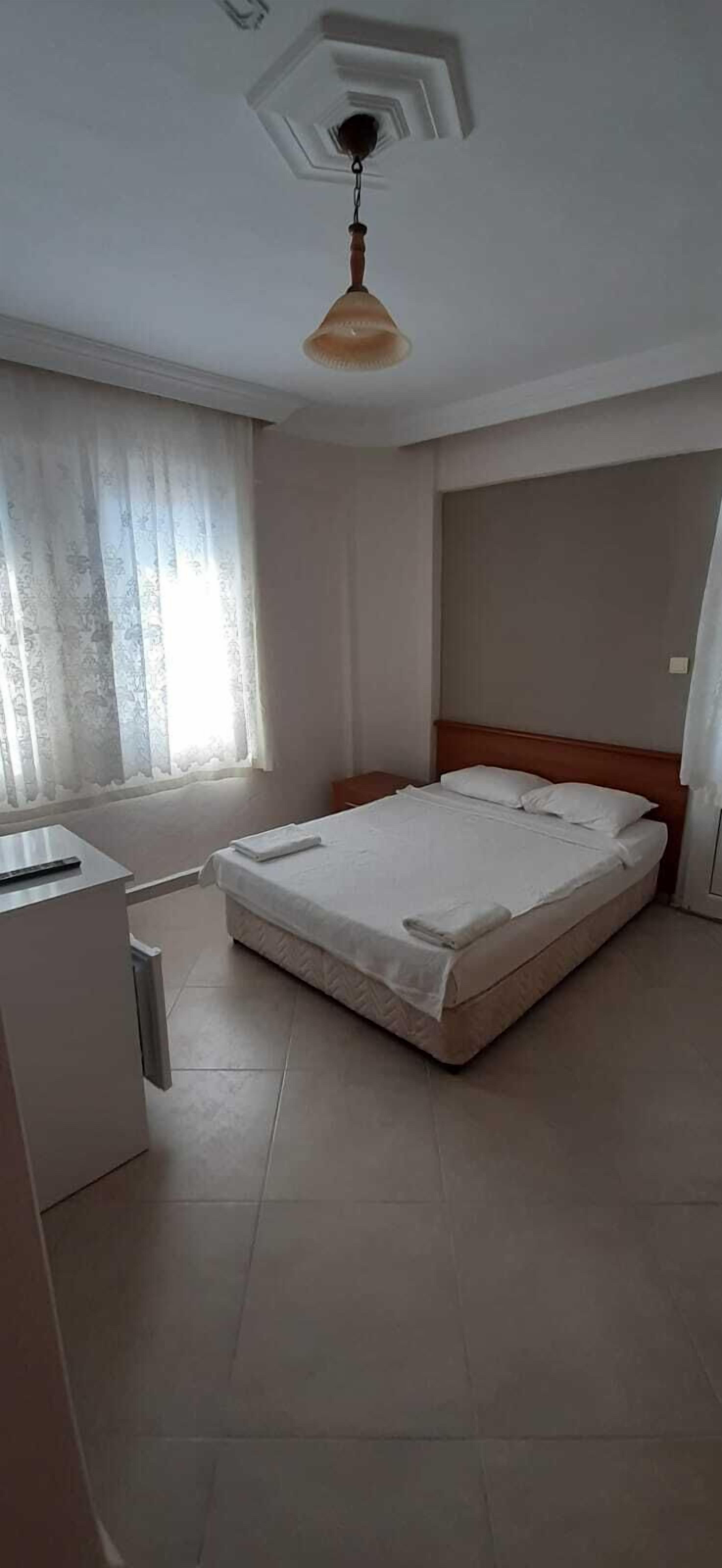 standard double room | minibar, iron/ironing board, free cots/infant beds, free wifi