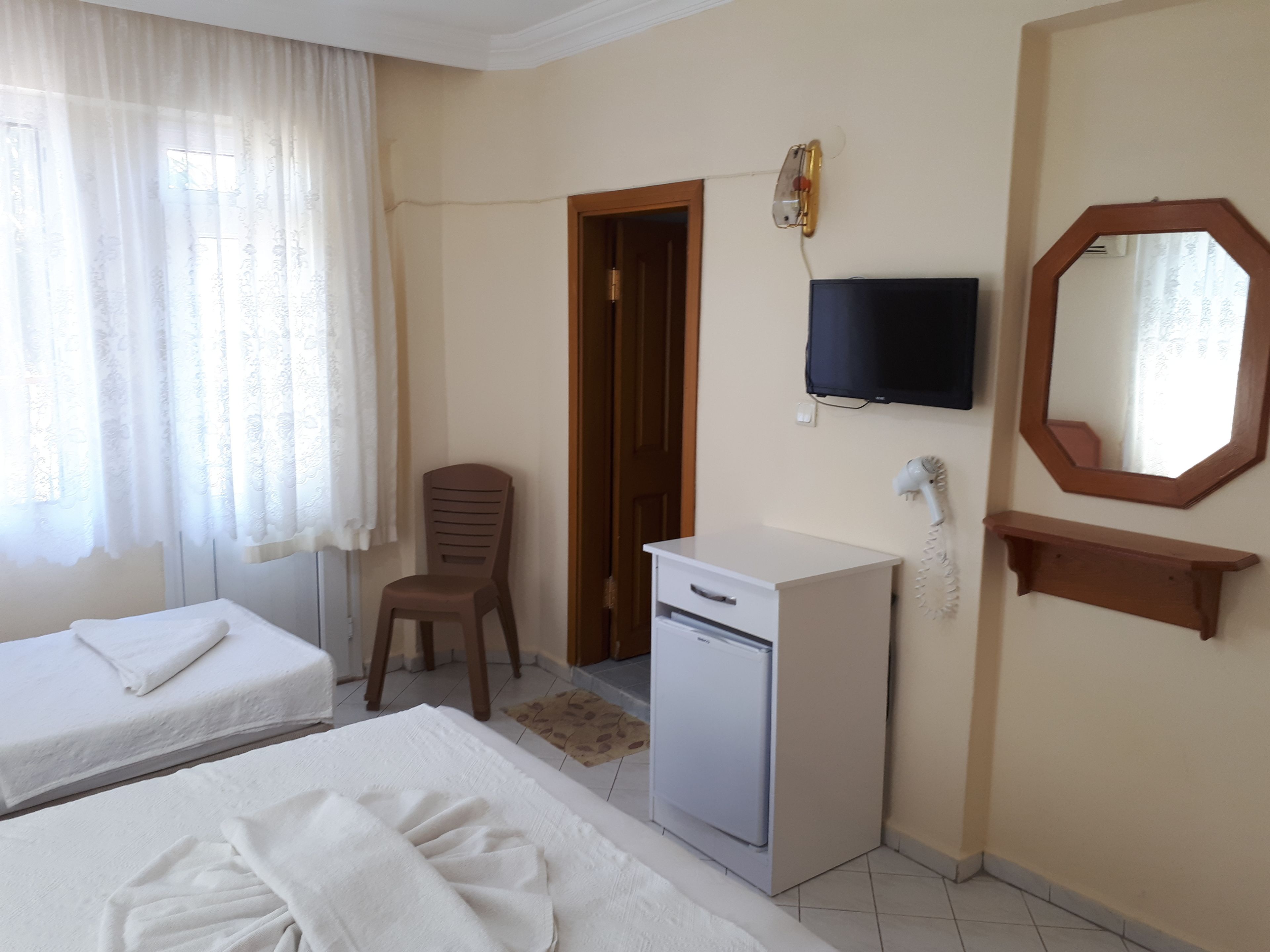 triple room | minibar, iron/ironing board, free cots/infant beds, free wifi