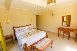 In-room safe, individually decorated, individually furnished, desk - Villa Mandhari- Diani Beach (Diani Beach)