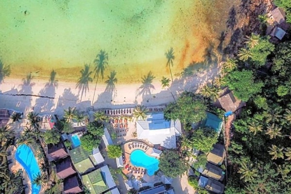 Una piscina al aire libre (de 08:00 a 14:00), tumbonas