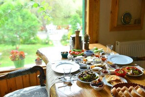 Breakfast, lunch, dinner served; international cuisine - Agva Masal Evi (Sile)