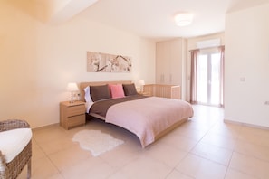 Villa exclusive, 2 chambres, vue sur la mer | Bureau, fer et planche à repasser, accès au Wi-Fi (inclus)