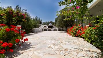 Tavanomainen huvila, 4 makuuhuonetta, merinäköala | Terassi/patio